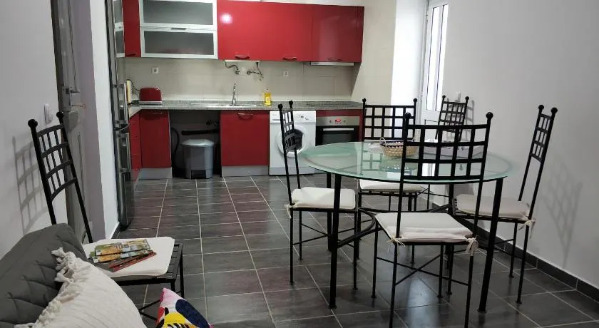 Sleep & Go Faro Airport Guest House - Image 1
