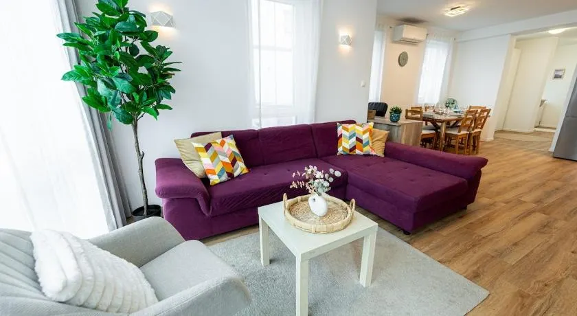 3 BDR Traveller Family Apt w AC Free Parking by NW - Image 1