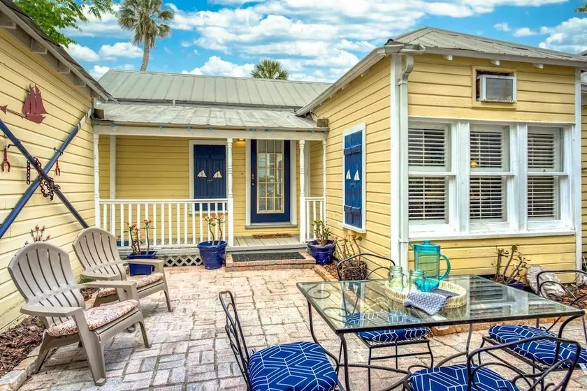 Little Yellow Cottage on Water Street - Image 1