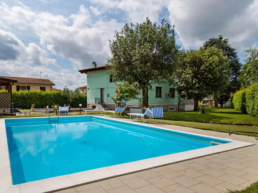 Villa adatta alle famiglie con giardino, barbecue e piscina privata - Image 1