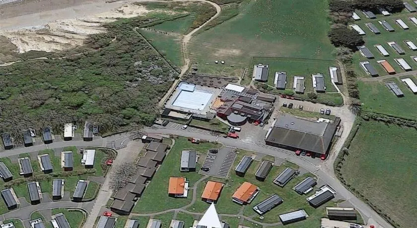 2 Bed Lodge - Sleeps 6 - Pets - Parking - Pools - Image 1