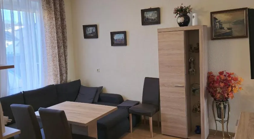 Apartment 5 - Image 1