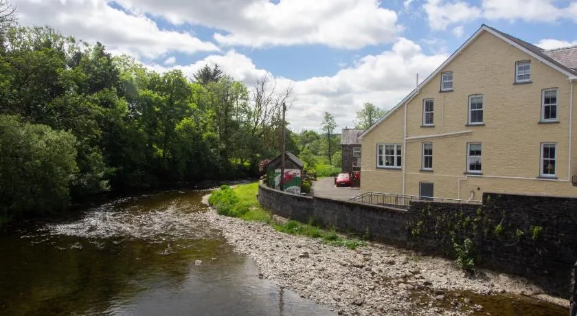 Riverbank Bed and Breakfast - Image 1