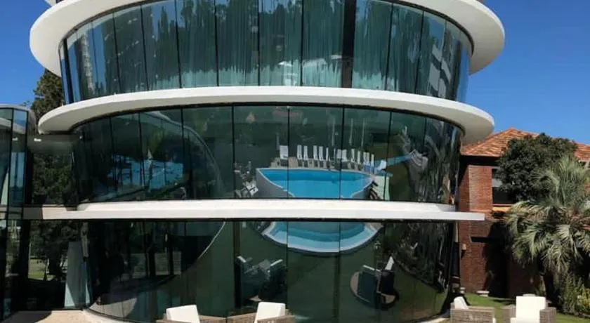 Don Hotel - Image 1