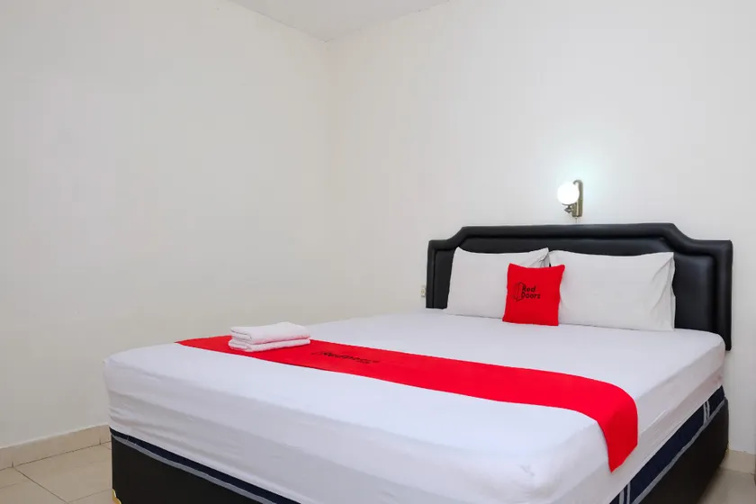 RedDoorz at Hotel Raditia Graha Yogyakarta - Image 1