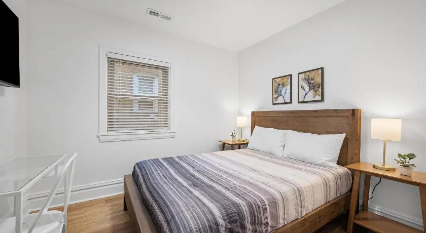 Pittsburgh Shadyside 1D Stylish and Cozy Private Bedroom with Shared Bathroom - Image 1