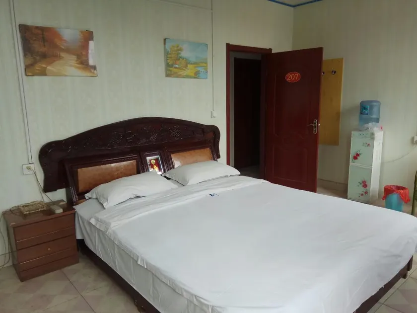Jishun Fast Food Hotel - Image 1