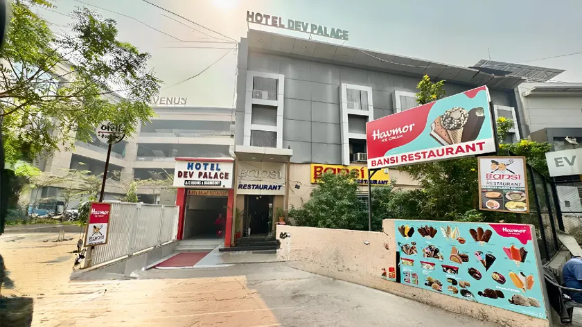 Hotel Dev Palace - Image 1