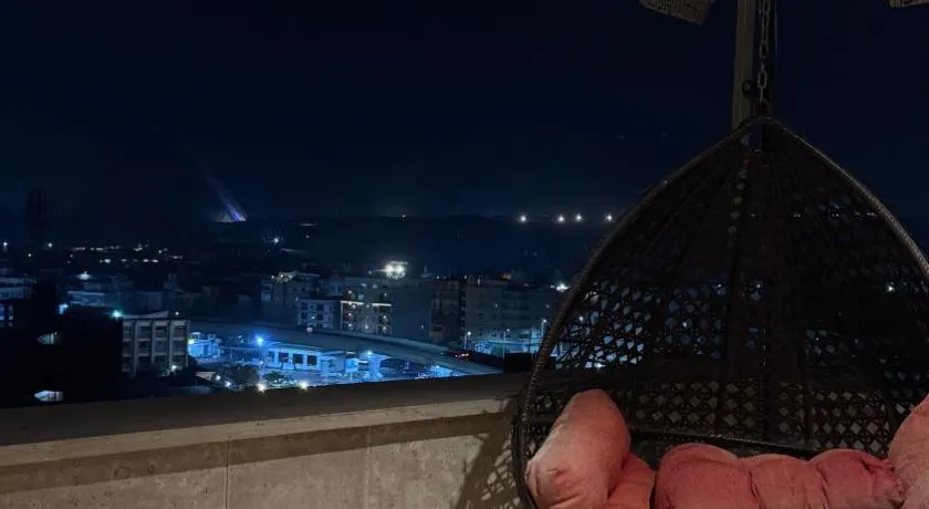 Luxurious GEM and PYRAMIDS view - Image 1