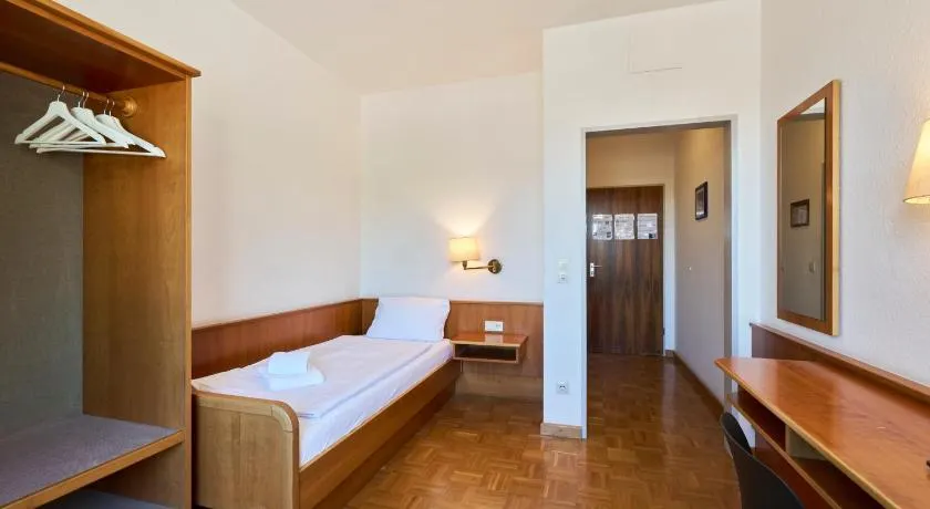 home2stay Apartments in Straubing NEU Smart TV WIFI Volksfest - Image 1