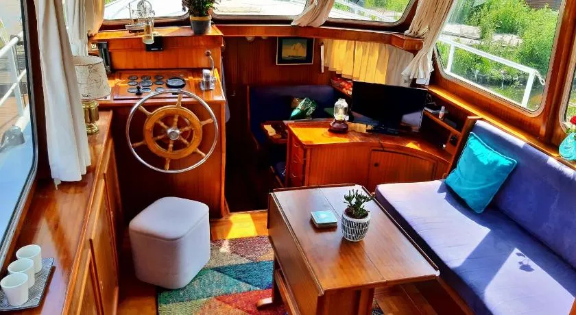Motor Yacht Amstelle - Image 1