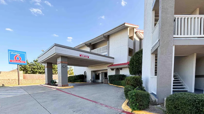 OYO Hotel Irving DFW Airport North - Image 1