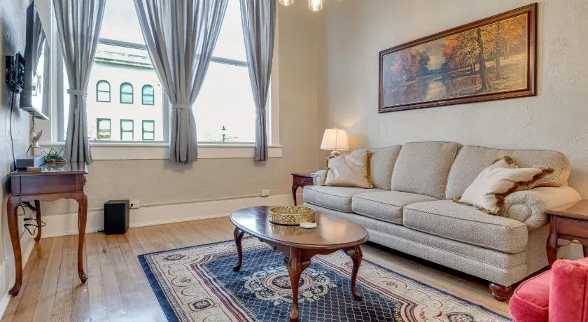 Historic Lebanon Gem: Central Walkable Location! - Image 1