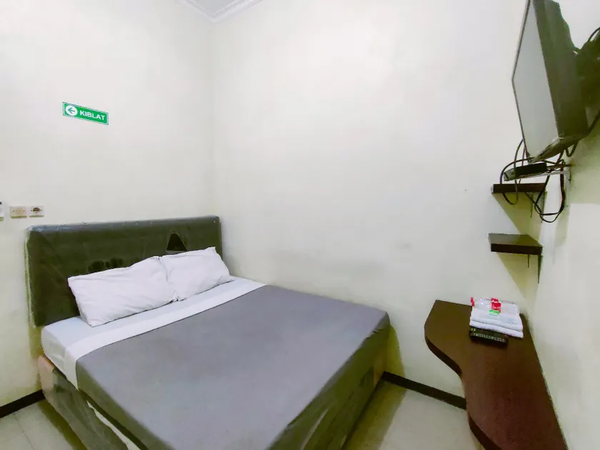 Djati Homestay Redpartner near Gor Djarum Kudus - Image 1