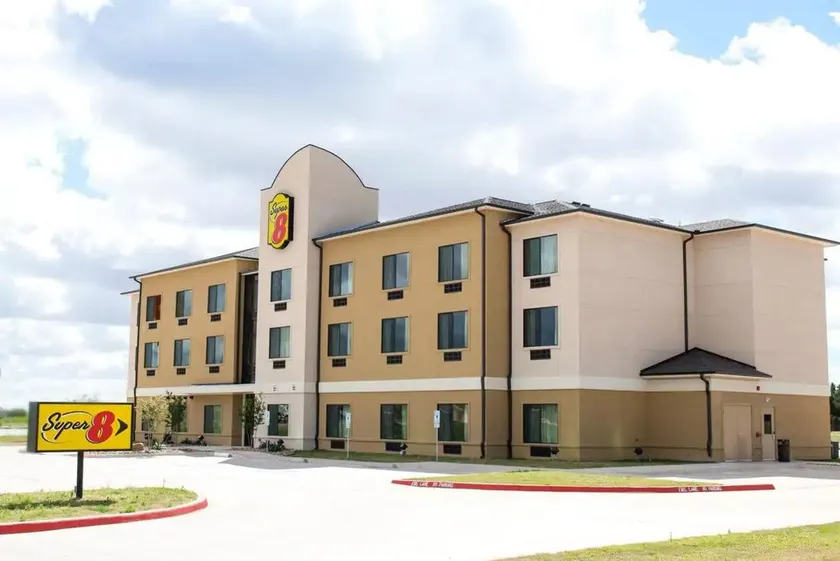 Super 8 by Wyndham Kannapolis - Image 1