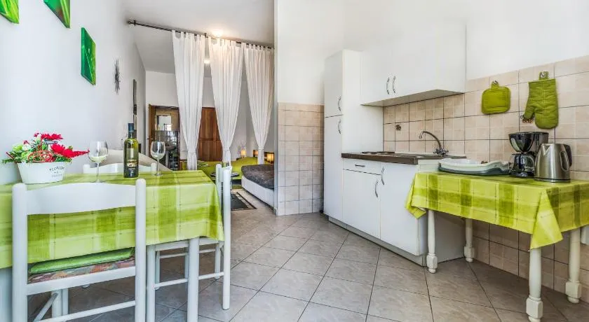 Studio Apartments Romina - Image 1
