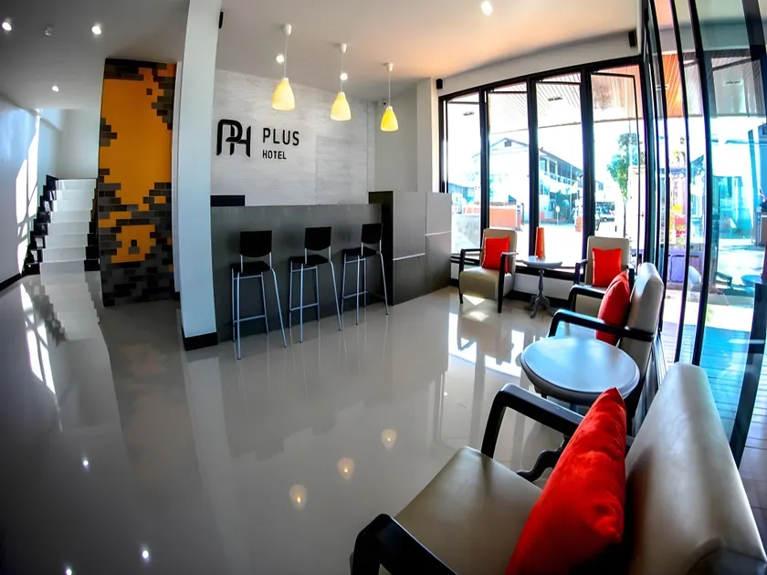 Plus Hotel - Image 1