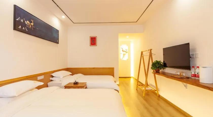 ManBuYunDuan.Theme Inn - Image 1