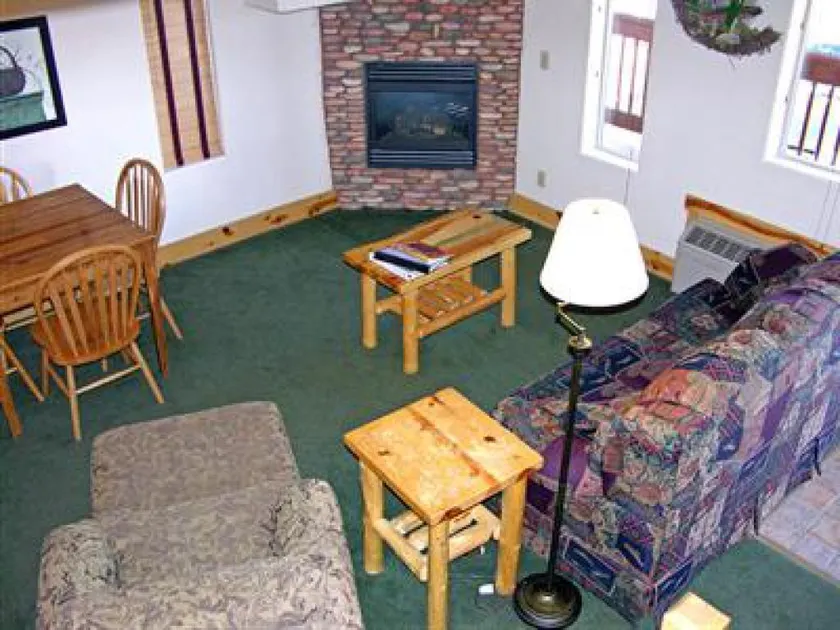 Eagle Fire Lodge & Cabins - Image 1
