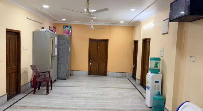 Ozzy Rooms - Image 1