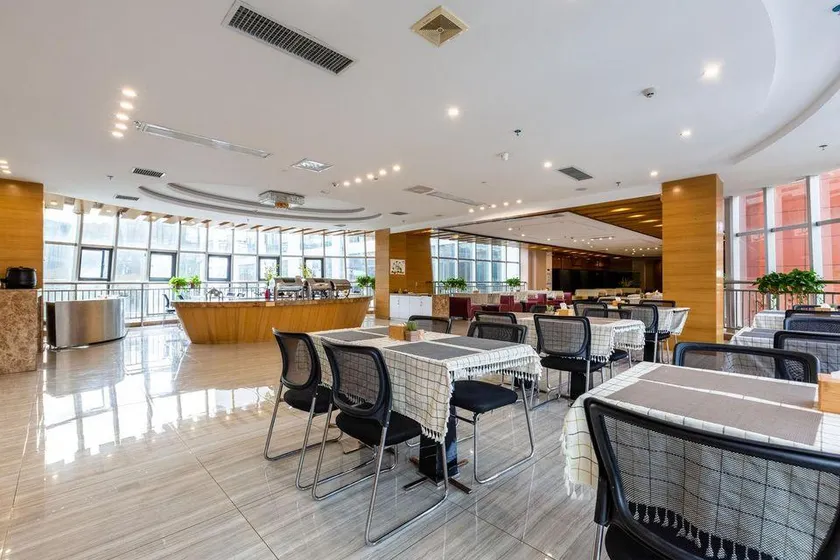 LAVANDE HOTEL - Image 1