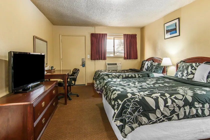Rodeway Inn and Suites - Image 1