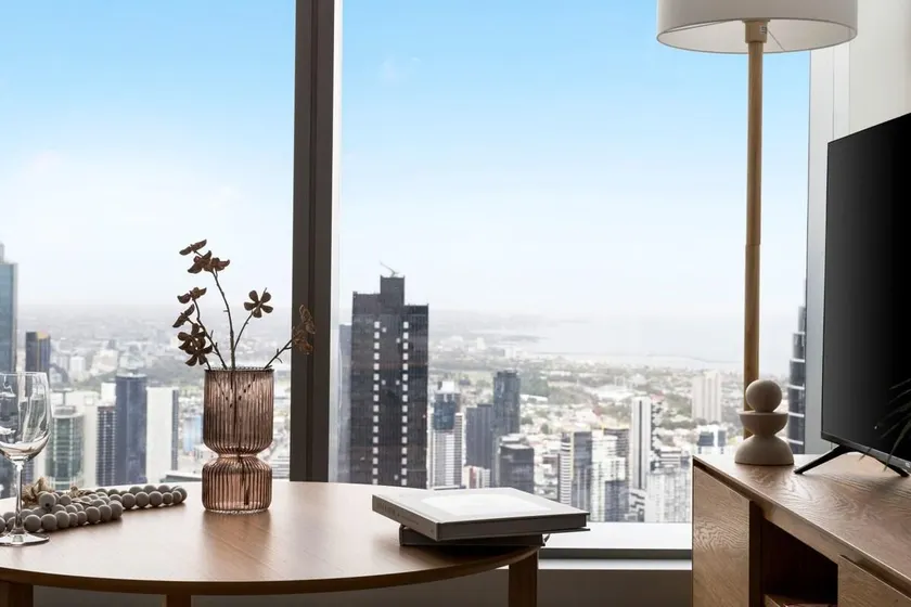 A Chic 2BR Apt with Panoramic Views FREE Parking - Image 1