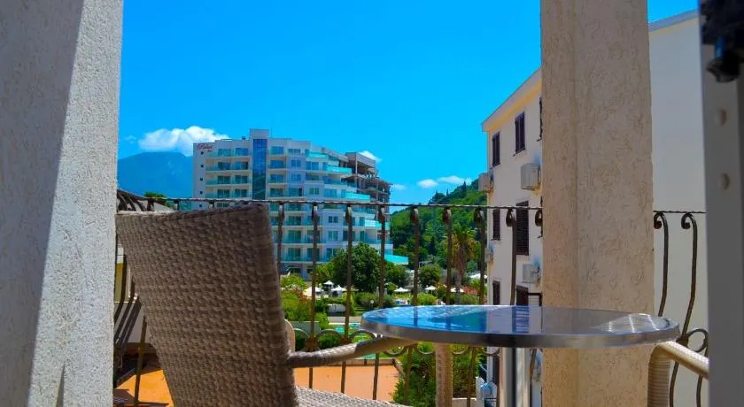 Petrovac beachfront apartment - Image 1