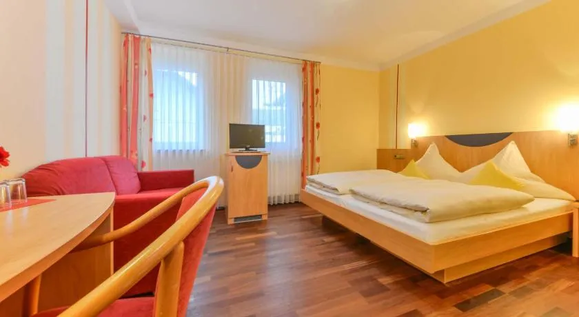 Hotel Peterhof - Image 1