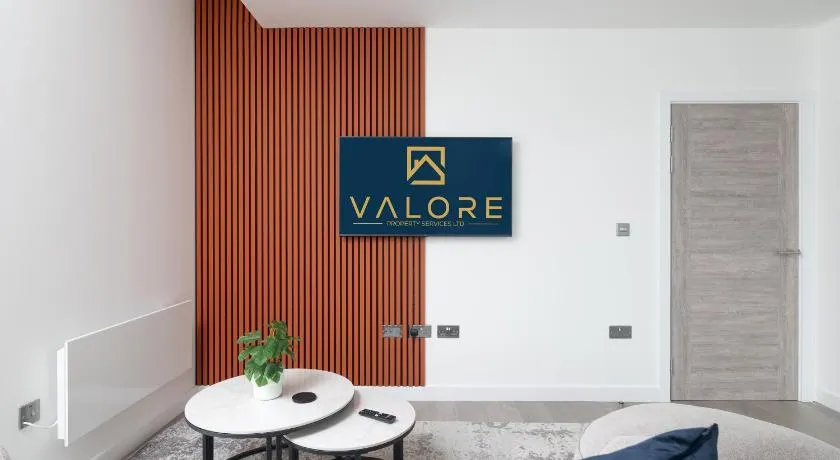 Modern Flat with Parking - Last Min Deals Available - Image 1