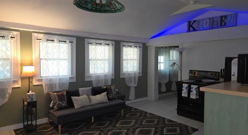 Midtown Guest House - Image 1