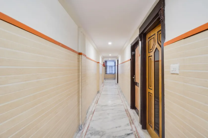 HOTEL O 4 SQUARE A LUXURY ROOMS NEAR RDC MAIN MARKET - Image 1