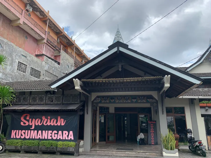 Urbanview Hotel Syariah Wisnugraha by RedDoorz - Image 1