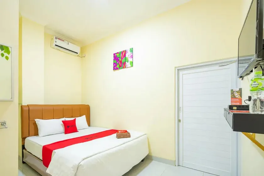 RedDoorz Syariah near Exit Toll Ciawi - Image 1