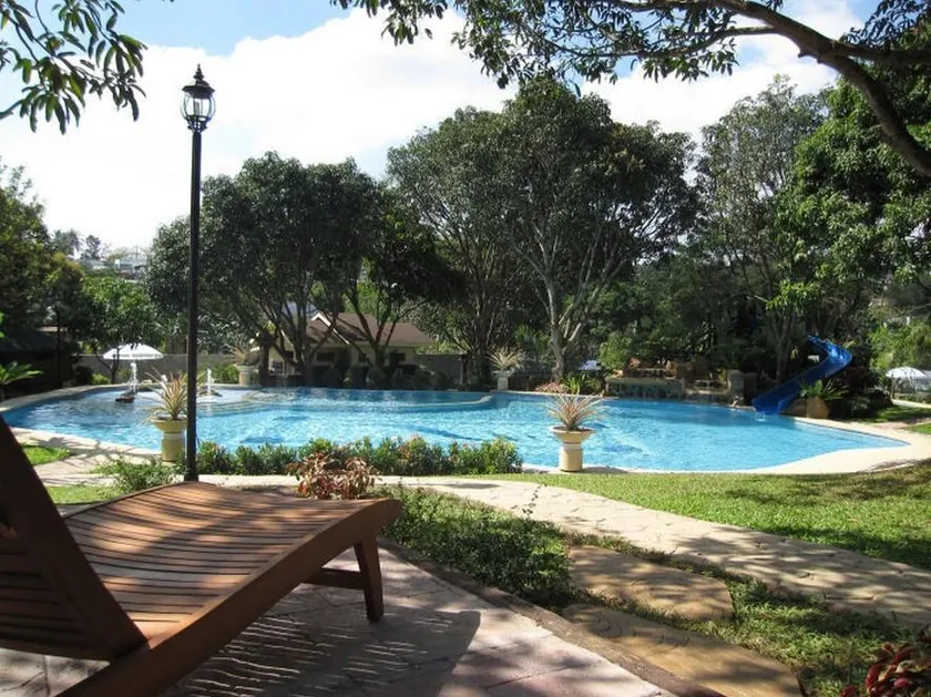 Pacific Waves Resort - Image 1