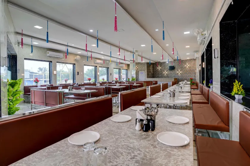 Neelkanth Hotel And Restaurant - Image 1