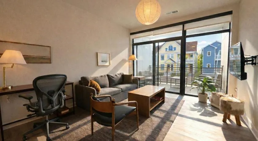 East Side Luxury 1BR Apt - Near Brady St with Balcony and Lounge - Sleeps 4 - Image 1