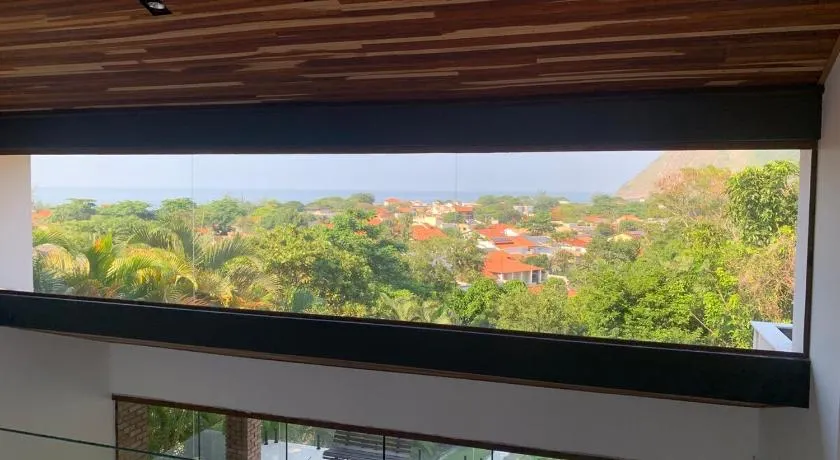 Refúgio com vista mar e verde - Image 1