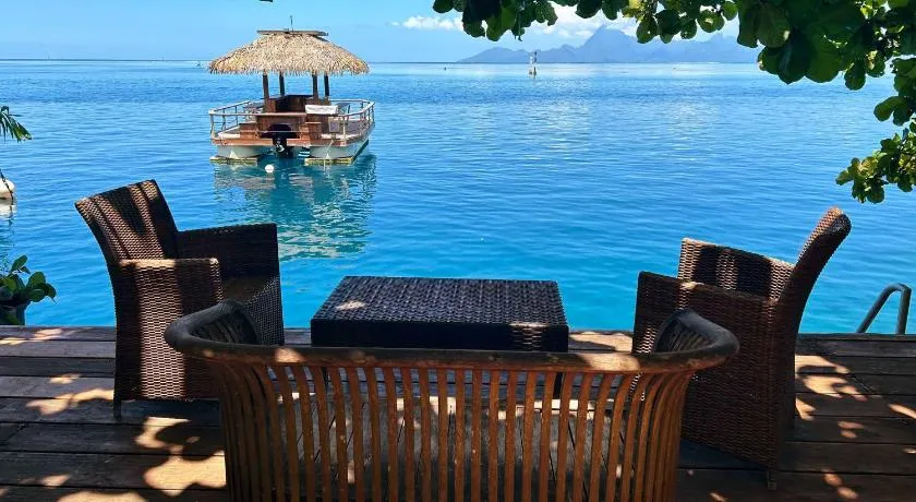 Moana Waterfront Bungalow - Image 1