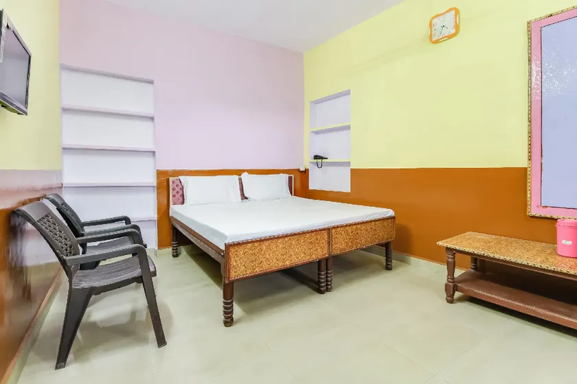 SPOT ON 49885 Om Hotel Salotri - Image 1