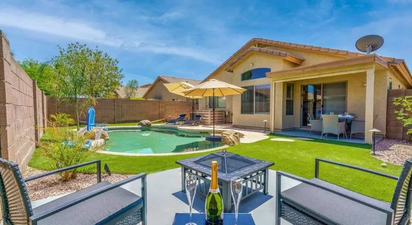 Great location near shopping & entertainment - Image 1