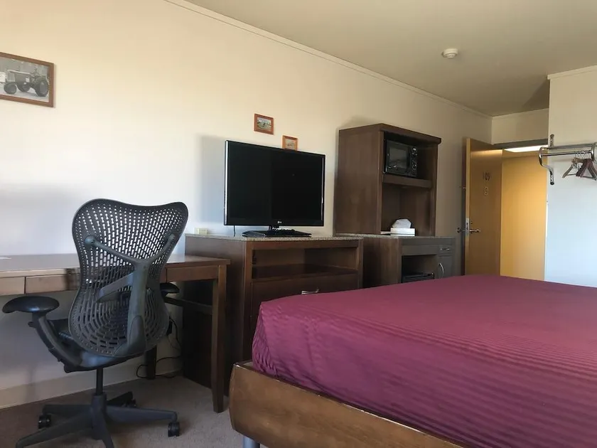 Americas Best Value Inn - Image 1