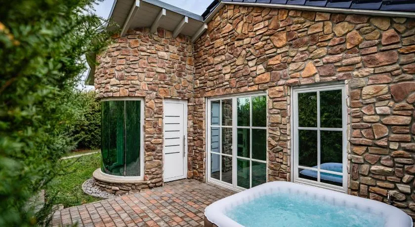 Designhaus - WHIRLPOOL - TERRASSE - GARAGE - 10 PERSONEN - AUFZUG - KÜCHE - FAMILIENFREUNDLICH - WIFI - NETFLIX - Image 1