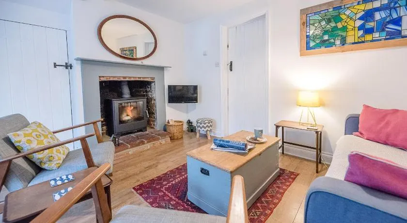 2 Riverside Cottages, Yoxford - Image 1