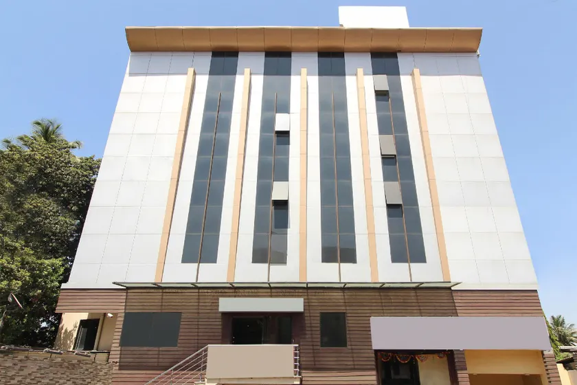 OYO 30537 Hotel Megharaj - Image 1