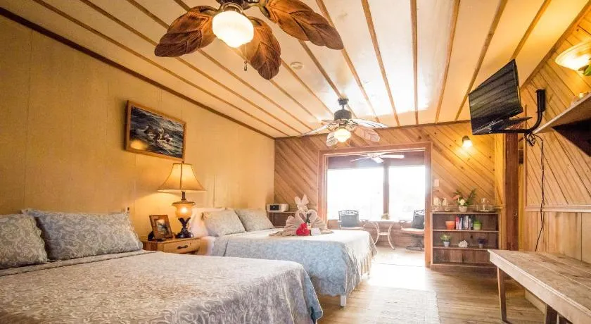 Utila Lodge - Image 1
