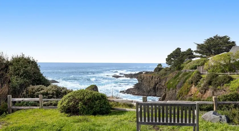 Remodeled oceanfront estate with Studio Cottage - Image 1