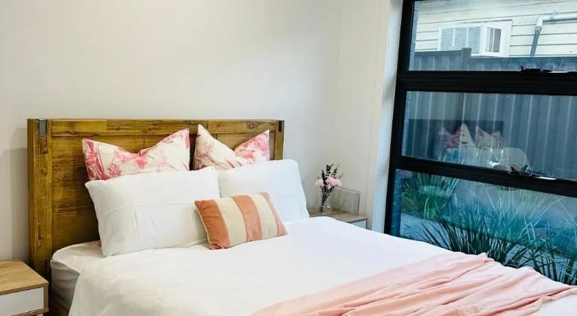 Modern 2BR Townhouse Preston Long Term Stays & Pet Friendly - Image 1