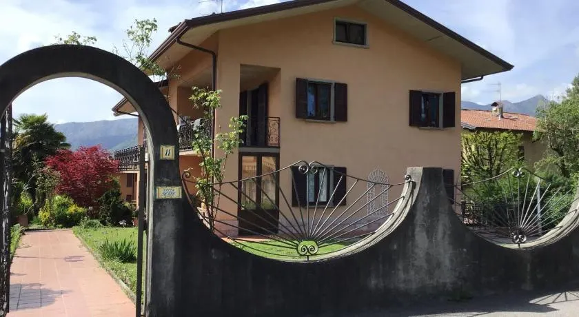 Villa Romeo - Acero Rosso - Image 1