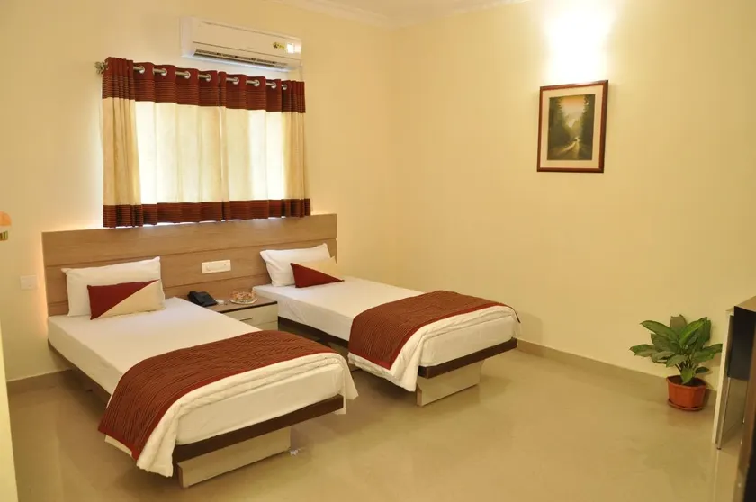 Hotel Luxor Park - Image 1